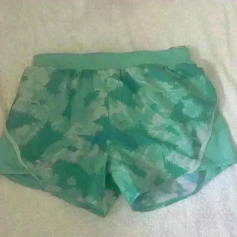 Women’s size small under armor athletic shorts